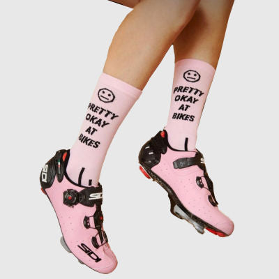 Pretty Okay at Bikes® Calcetas