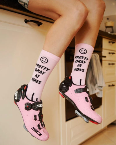Pretty Okay at Bikes® Calcetas