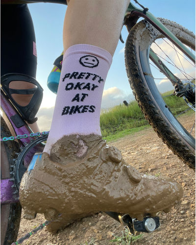 Pretty Okay at Bikes® Calcetas