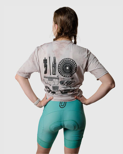 Race Night Distance Tee - frente (modelo)